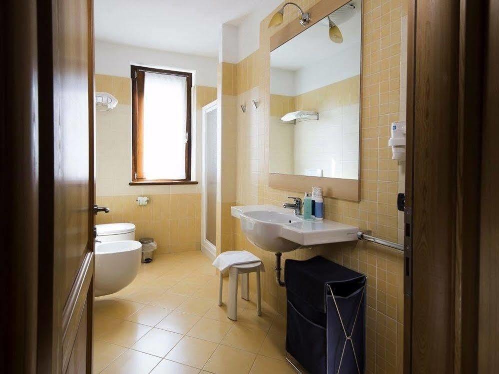 Residence Corte Camaldoli Garda  Eksteriør billede